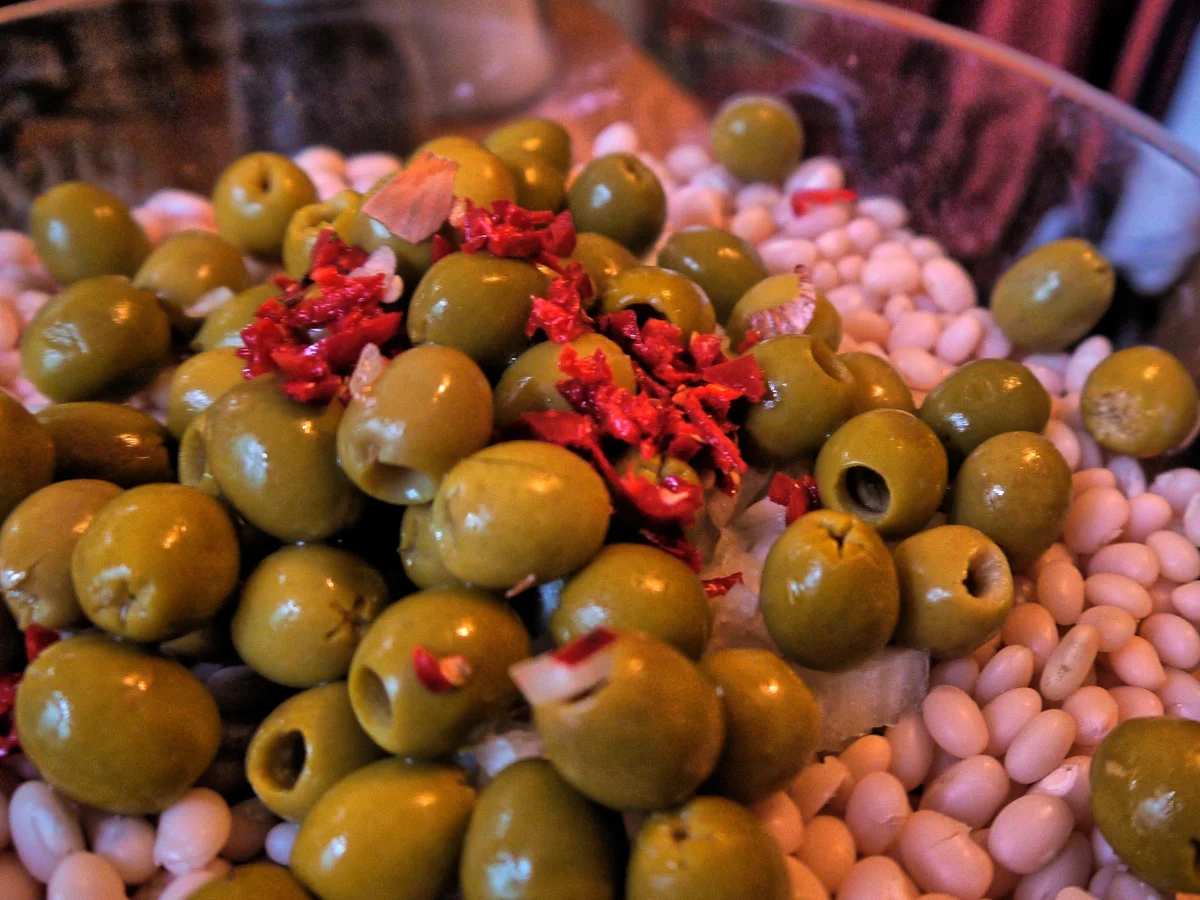 Pikanter Bohnen-Oliven-Salat - Rezept - Bild Nr. 3445