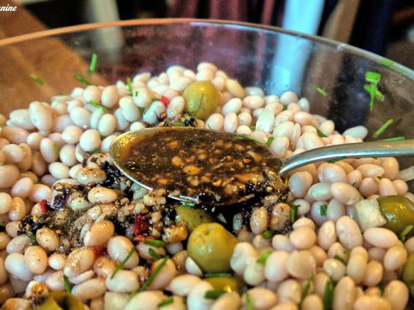 Pikanter Bohnen-Oliven-Salat - Rezept mit Bild - kochbar.de