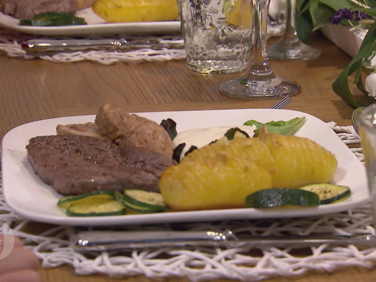 Rezept: Holzeröder Filetteller an der frühen Annabell mit Zucchini-Gemüse und Sauerrahmdip Bild Nr. 2 Holzeröder Filetteller an der frühen Annabell mit Zucchini-Gemüse und Sauerrahmdip - Rezept - Bild Nr. 2