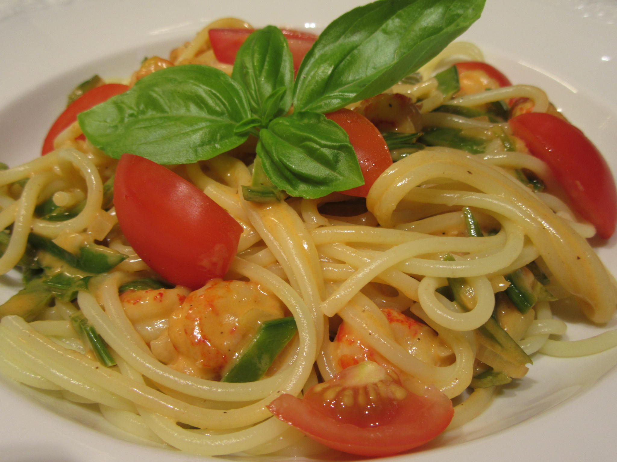 Bilder für Pasta: Spaghetti mit Krebsschwanz-Zuckerschoten-Ragout - Rezept