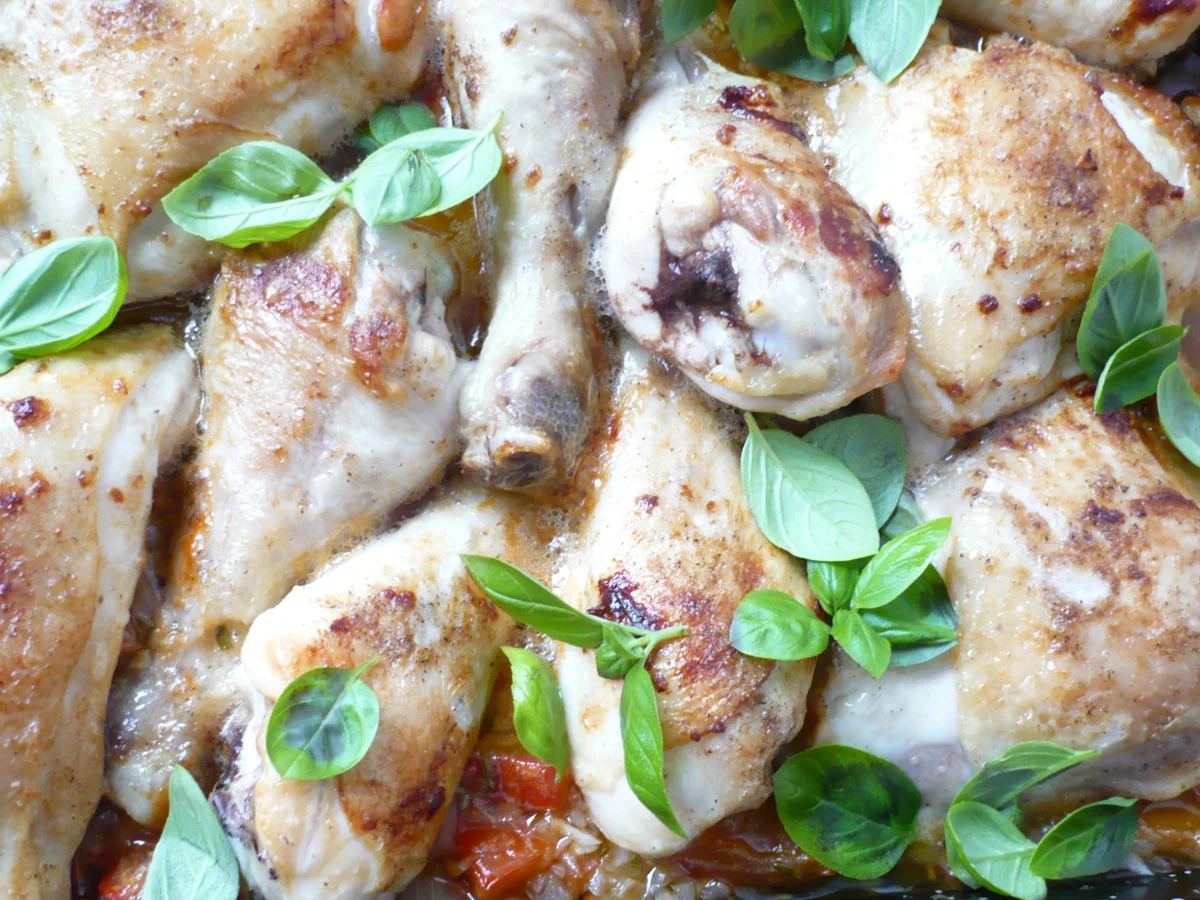 Hähnchenkeulen auf Tomatensugo - Rezept - Bild Nr. 3465