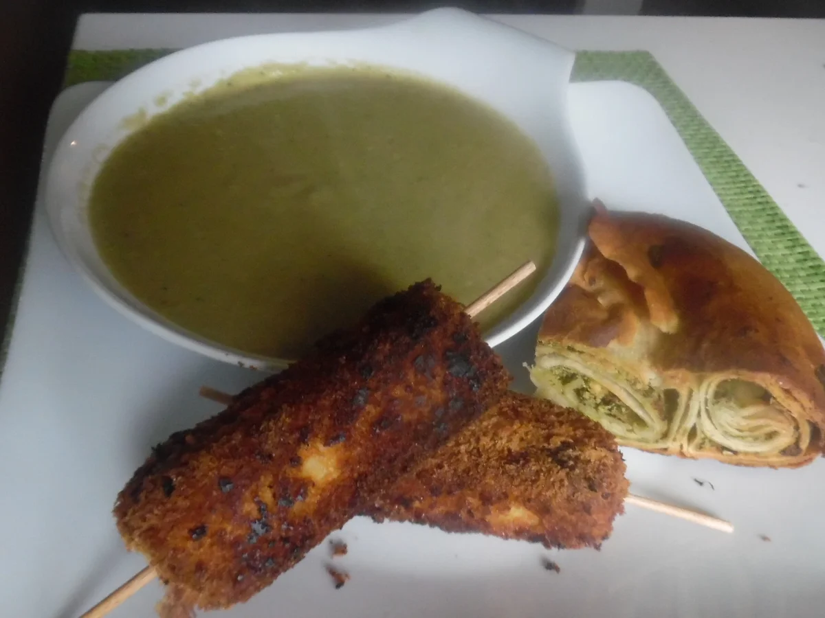 Zucchini-Suppe mit Schafskäse-Sticks - Rezept - Bild Nr. 3472