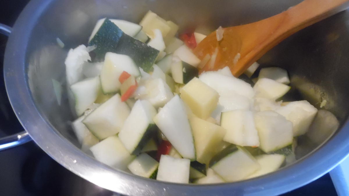 Zucchini-Suppe mit Schafskäse-Sticks - Rezept - Bild Nr. 3480