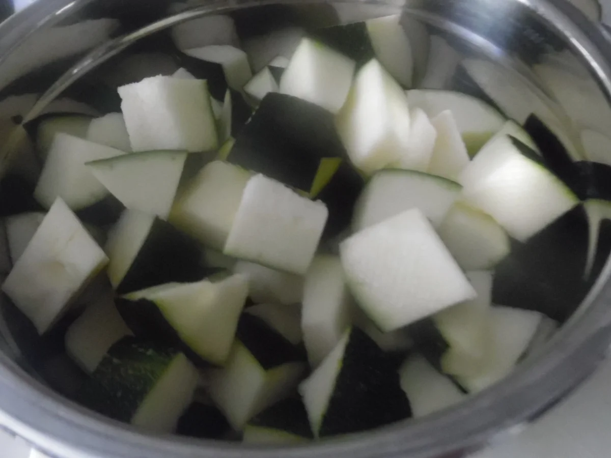 Zucchini-Suppe mit Schafskäse-Sticks - Rezept - Bild Nr. 3484