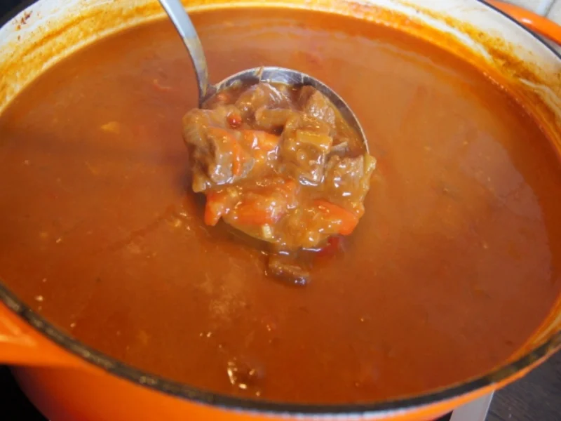 Rezept: Rindergulasch mit Zwiebeln und roten Paprikas Bild Nr. 3473 Rindergulasch mit Zwiebeln und roten Paprikas - Rezept - Bild Nr. 3473
