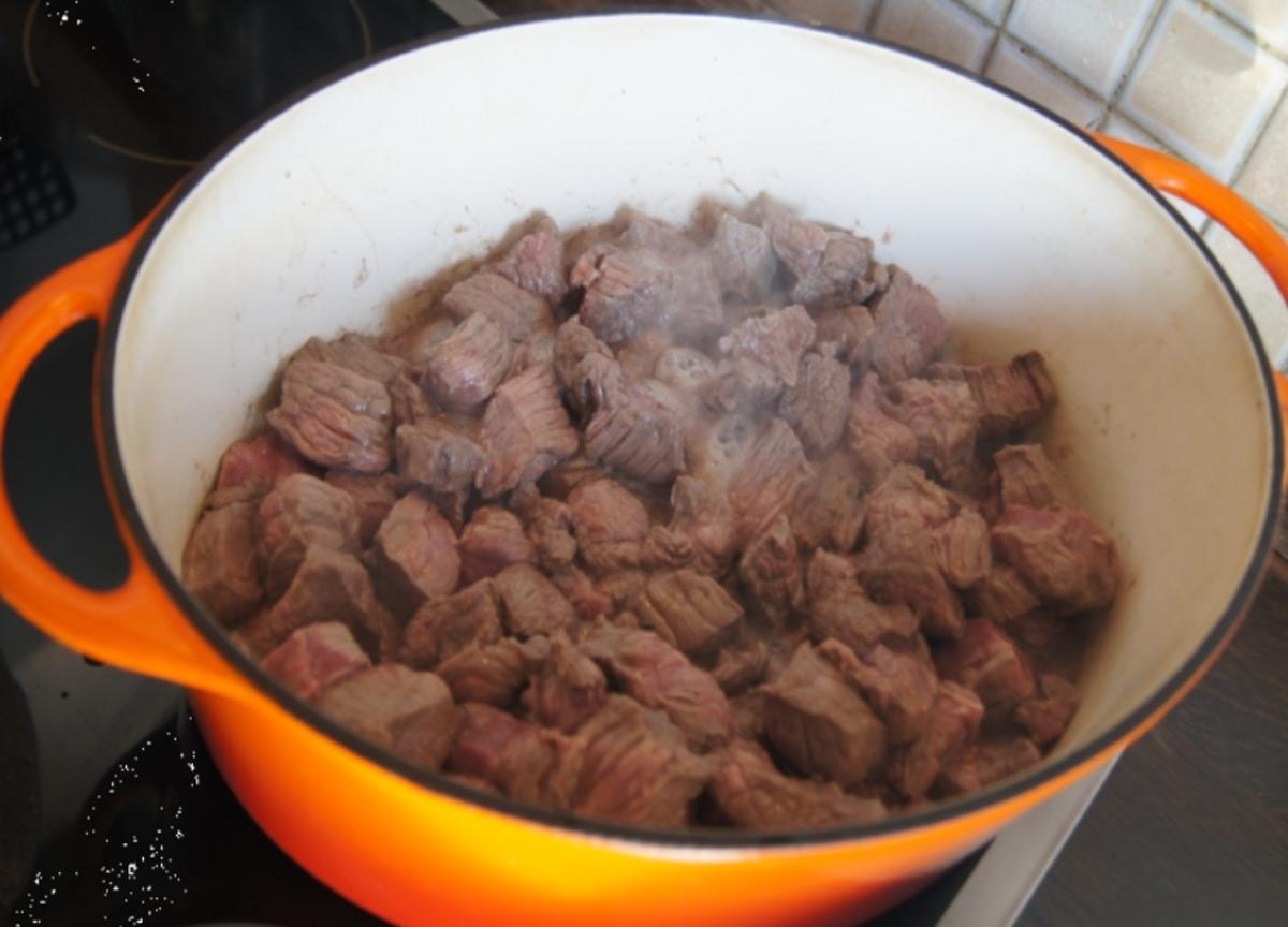 Rindergulasch mit Zwiebeln und roten Paprikas - Rezept - Bild Nr. 3476