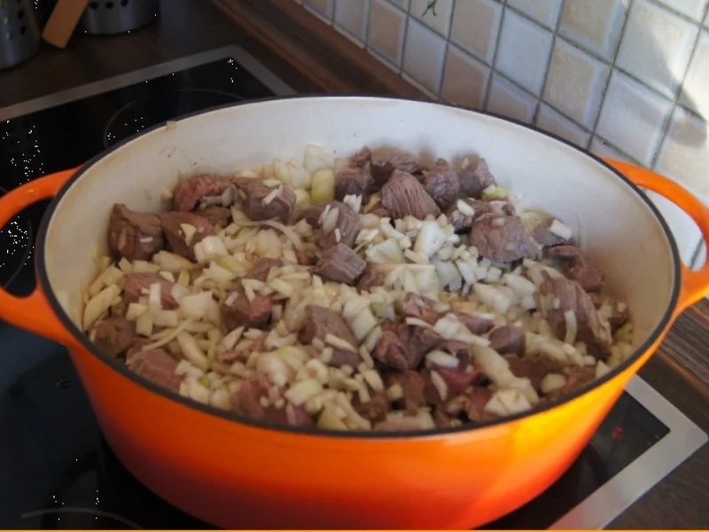 Rezept: Rindergulasch mit Zwiebeln und roten Paprikas Bild Nr. 3477 Rindergulasch mit Zwiebeln und roten Paprikas - Rezept - Bild Nr. 3477