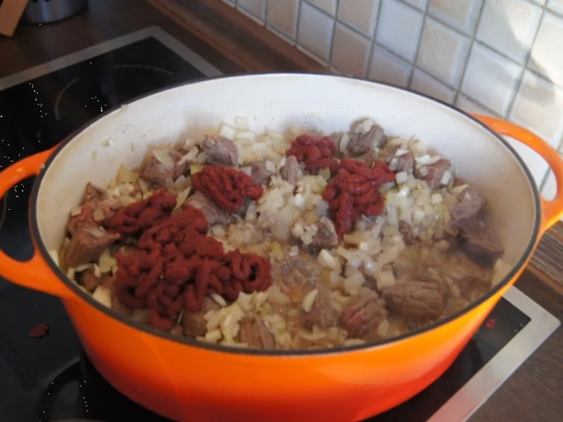 Rezept: Rindergulasch mit Zwiebeln und roten Paprikas Bild Nr. 3485 Rindergulasch mit Zwiebeln und roten Paprikas - Rezept - Bild Nr. 3485