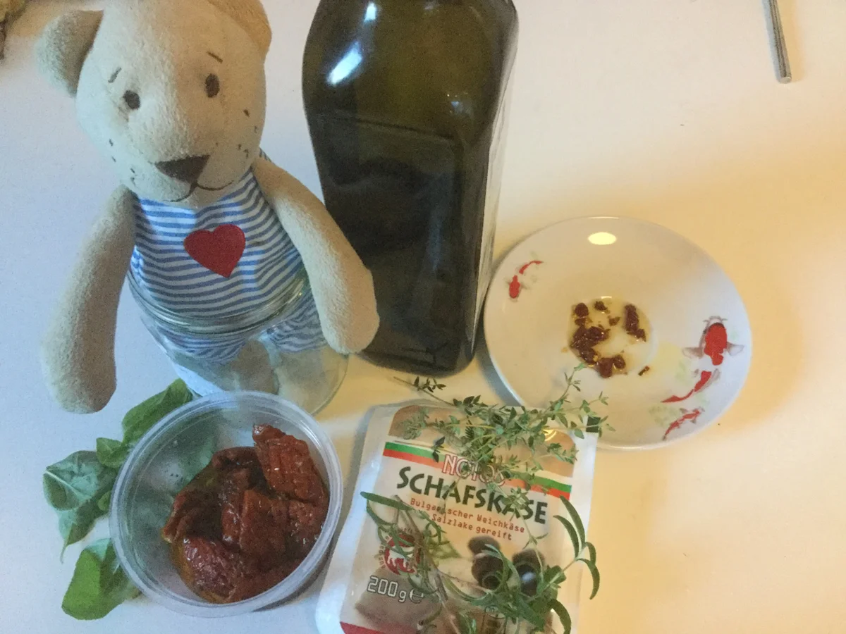 Rezept: Schafskäse und getrocknete Tomaten in Olivenöl eingelegt Bild Nr. 3474 Schafskäse und getrocknete Tomaten in Olivenöl eingelegt - Rezept - Bild Nr. 3474