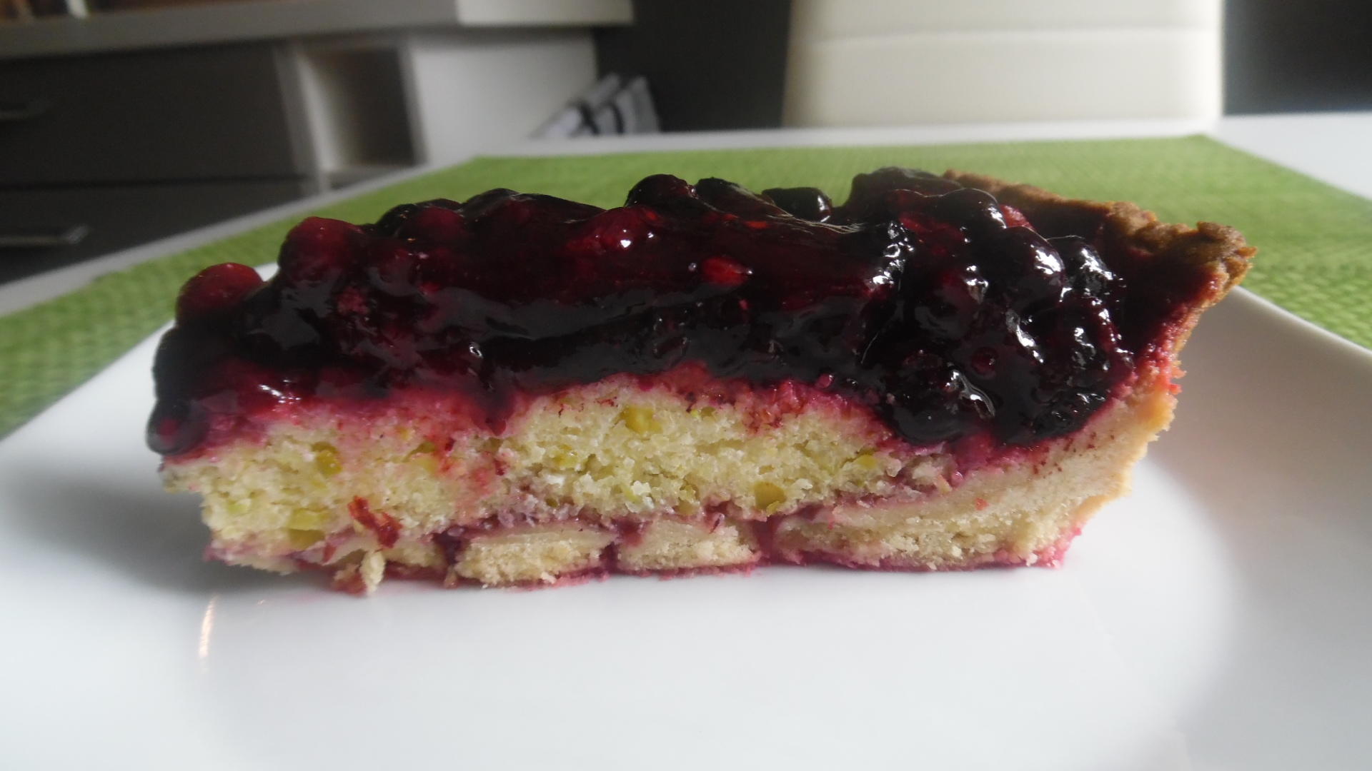 Bilder für Beeren-Tarte mit süßer Polenta-Füllung - Rezept