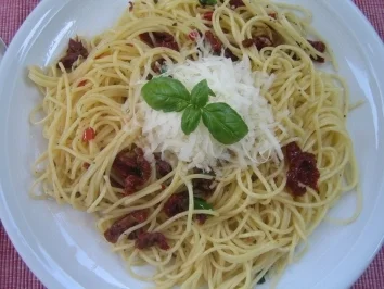 Rezept: Spaghetti Aglio e Olio Spaghetti Aglio e Olio - Rezept