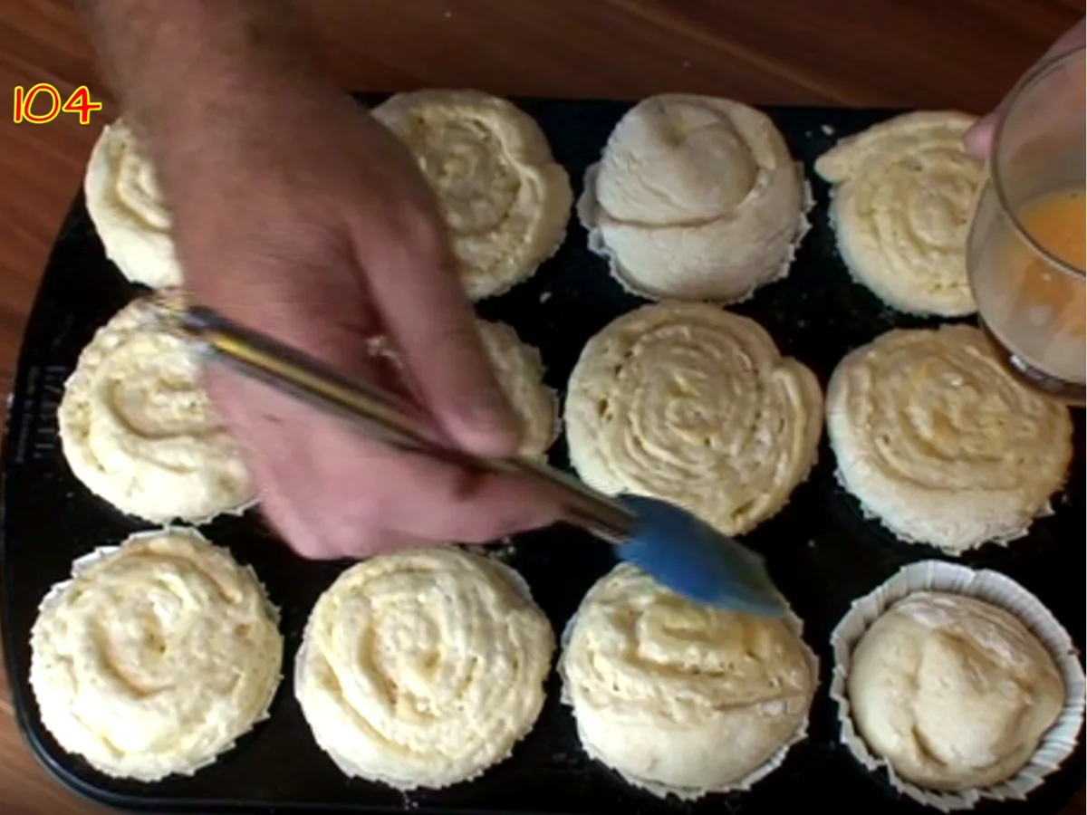 Rezept: Hefe - Muffin mit selbstgemachten Pudding Bild Nr. 3477 Hefe - Muffin mit selbstgemachten Pudding - Rezept - Bild Nr. 3477