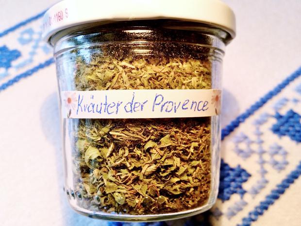 Gewürze: Kräuter der Provence für französische Küche Gewürze: Kräuter der Provence für französische Küche