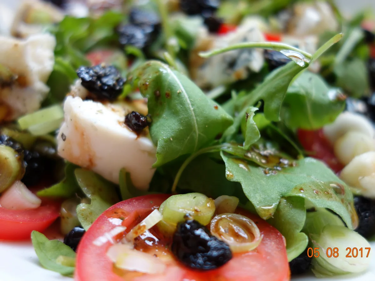 Rezept: Gorgonzola auf fruchtigem Rucola-Salat Bild Nr. 3511 Gorgonzola auf fruchtigem Rucola-Salat - Rezept - Bild Nr. 3511