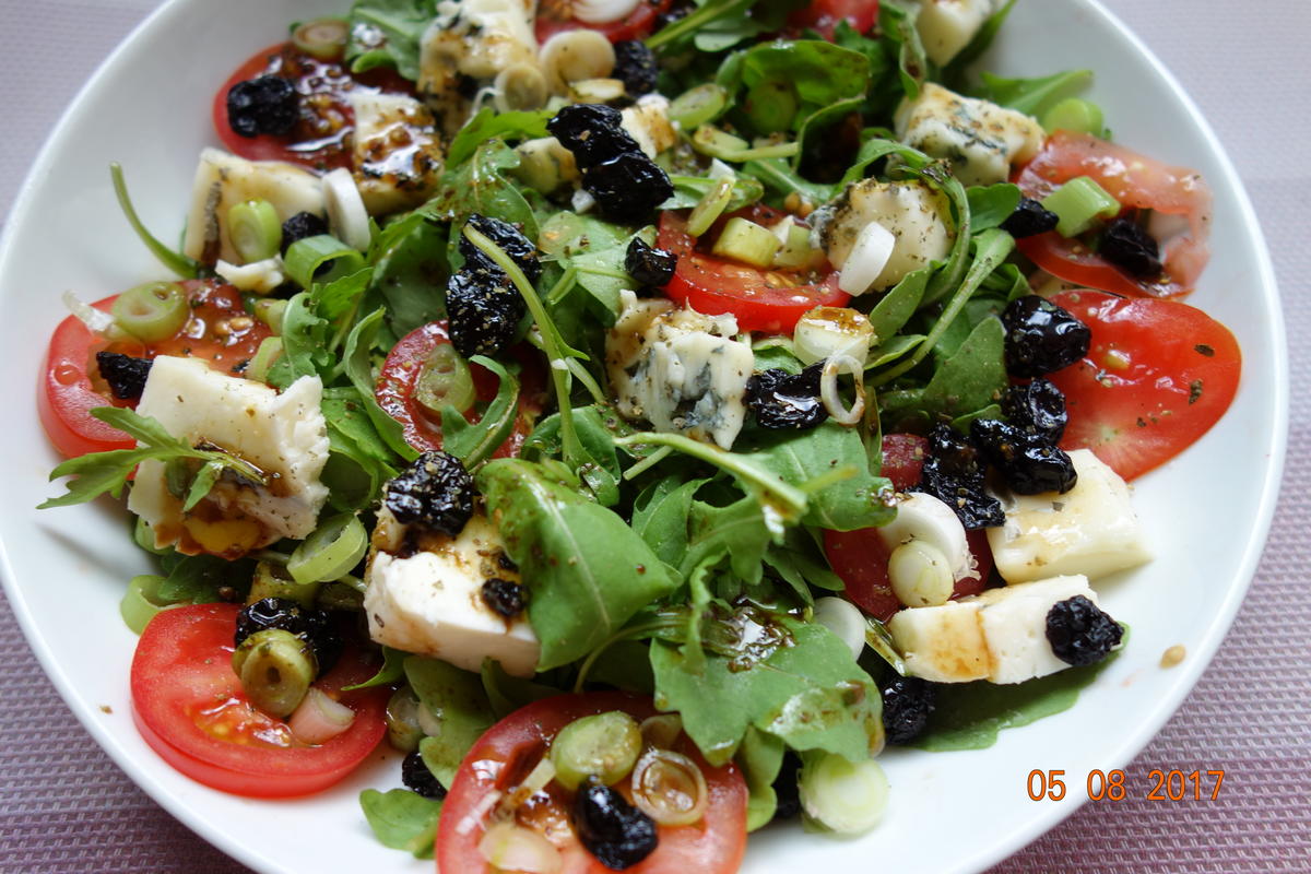 Gorgonzola auf fruchtigem Rucola-Salat - Rezept - Bild Nr. 3512