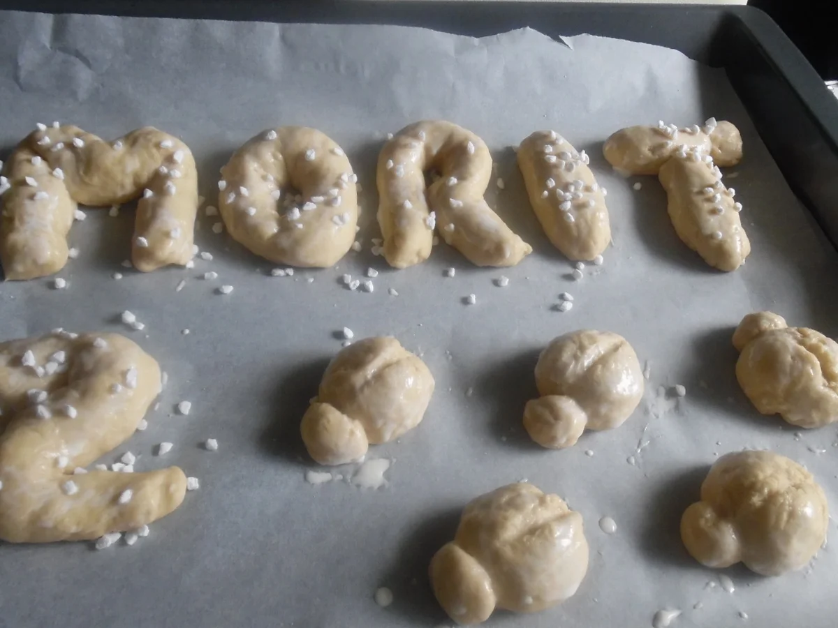 Hefeteig für Motiv-Gebäck, Zopf oder Brötchen - Rezept - Bild Nr. 3516