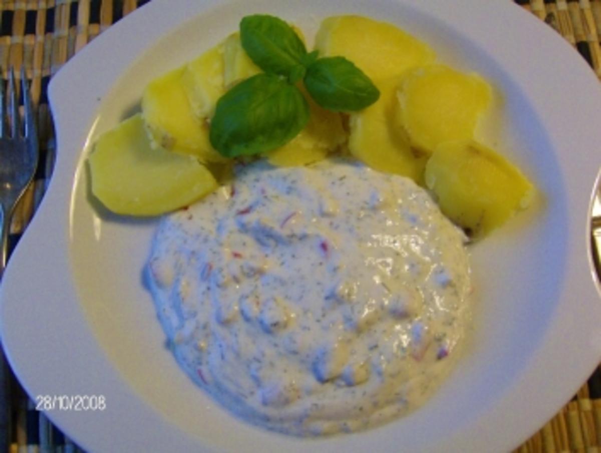 Leichter Kräuterquark an Pellkartoffeln - Rezept