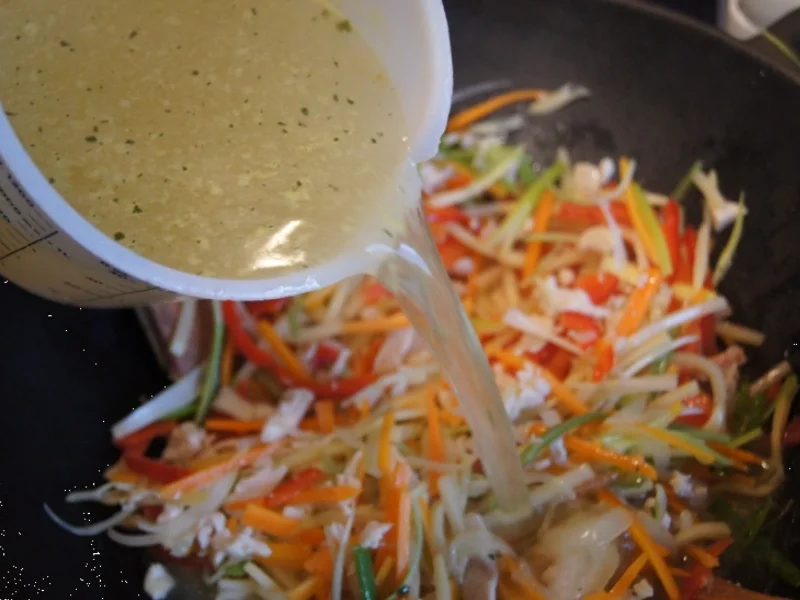 Asiatische Hähnchenbrustfiletsuppe mit Gemüse - Rezept - Bild Nr. 3519