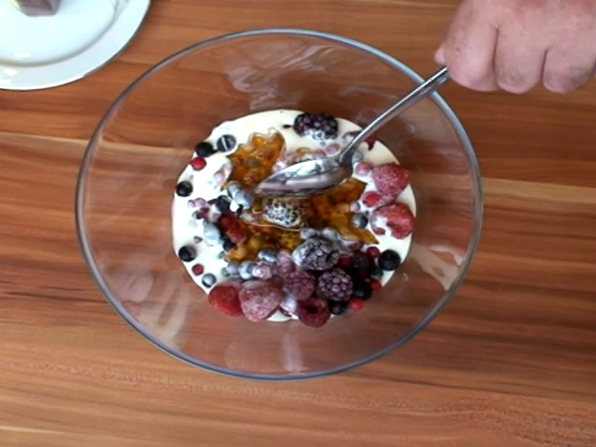 Rezept: Fruchteis mit Cremefine & Honig Bild Nr. 3515 Fruchteis mit Cremefine & Honig - Rezept - Bild Nr. 3515