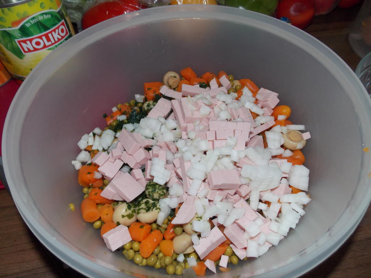 Nudelsalat mit Spaghetti und Zwiebel - Rezept mit Bild - kochbar.de