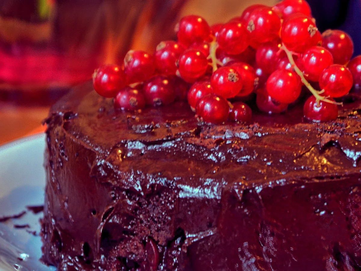 Rezept: Schoko-Minz-Johannisbeerkuchen Bild Nr. 2 Schoko-Minz-Johannisbeerkuchen - Rezept - Bild Nr. 2