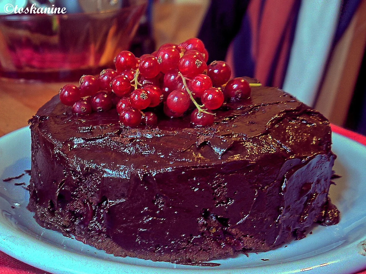 Rezept: Schoko-Minz-Johannisbeerkuchen Bild Nr. 3 Schoko-Minz-Johannisbeerkuchen - Rezept - Bild Nr. 3