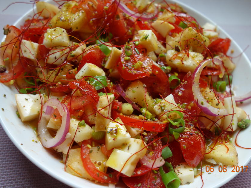 Tomaten-Ananas-Salat mit Scamorza - Rezept - kochbar.de