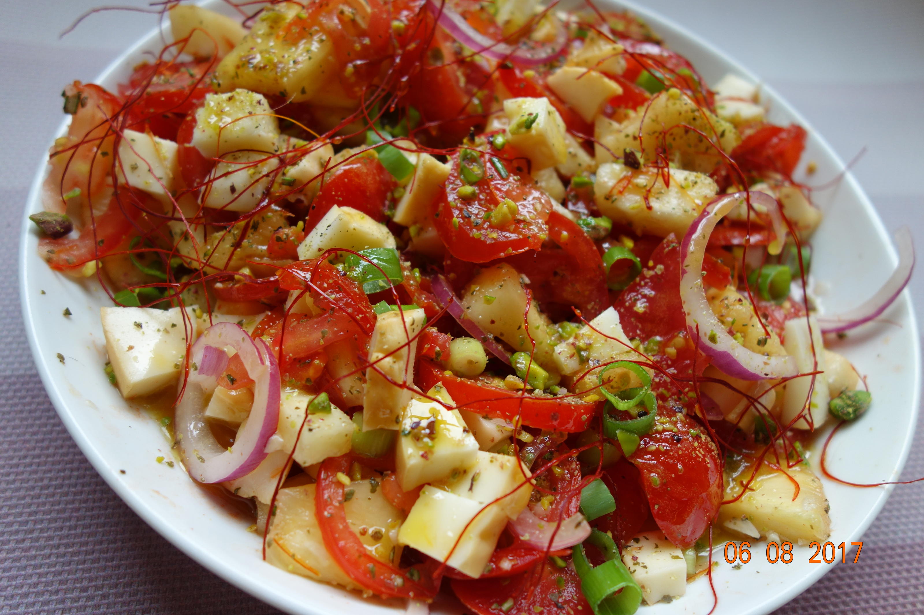 Tomaten-Ananas-Salat mit Scamorza - Rezept von eloisaa