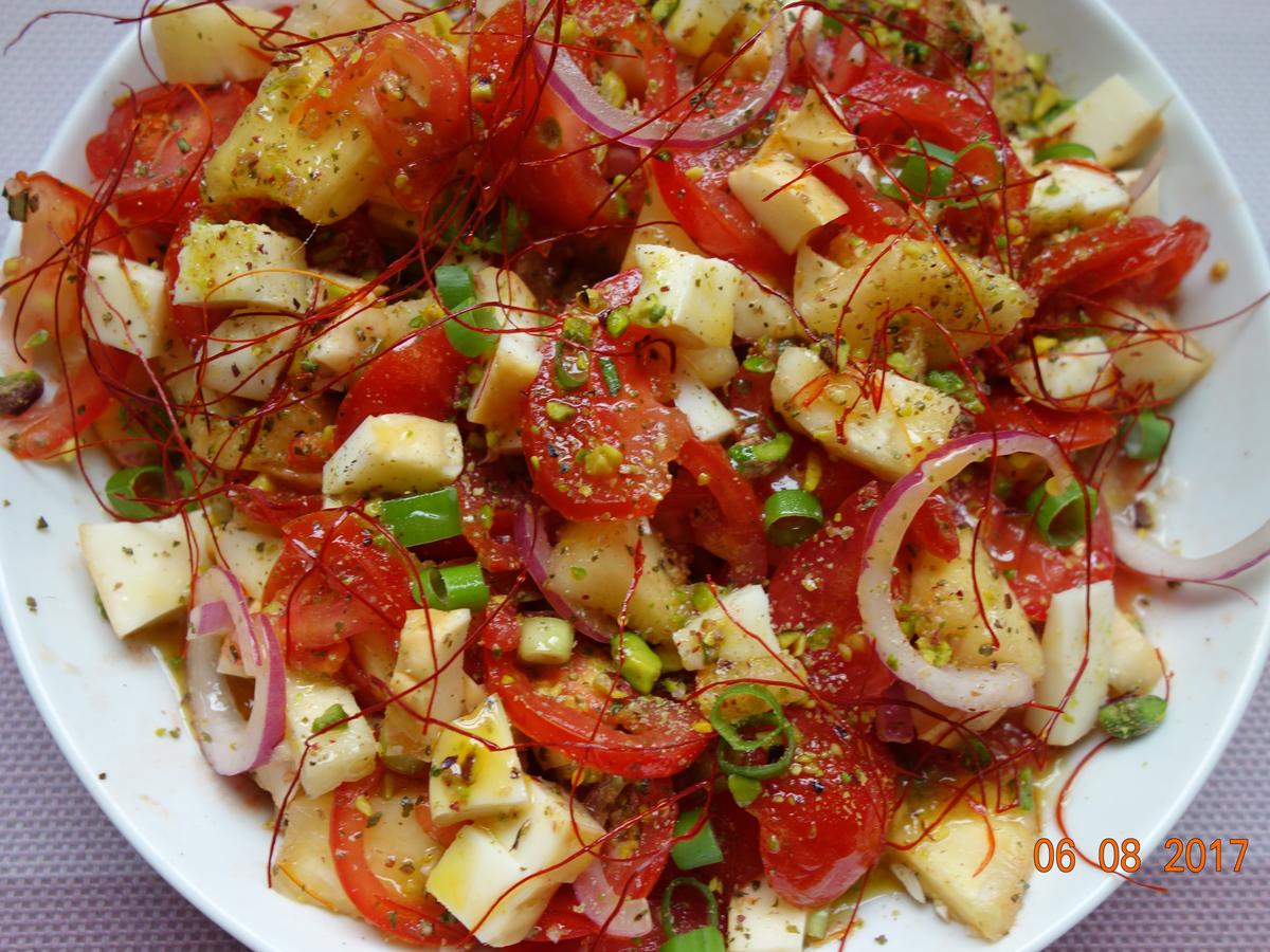 Tomaten-Ananas-Salat mit Scamorza - Rezept - kochbar.de