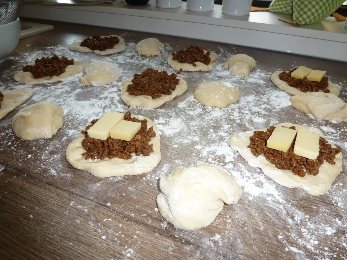 Gefüllte Dinkelbrötchen "Cheeseburger Style" - Rezept - Bild Nr. 3535