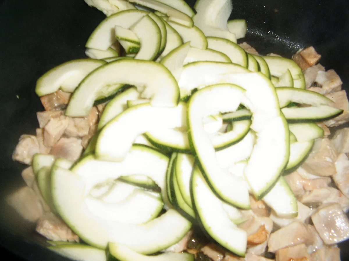 Rezept: Zucchini-Lachs -Nudeln Bild Nr. 3539 Zucchini-Lachs -Nudeln - Rezept - Bild Nr. 3539