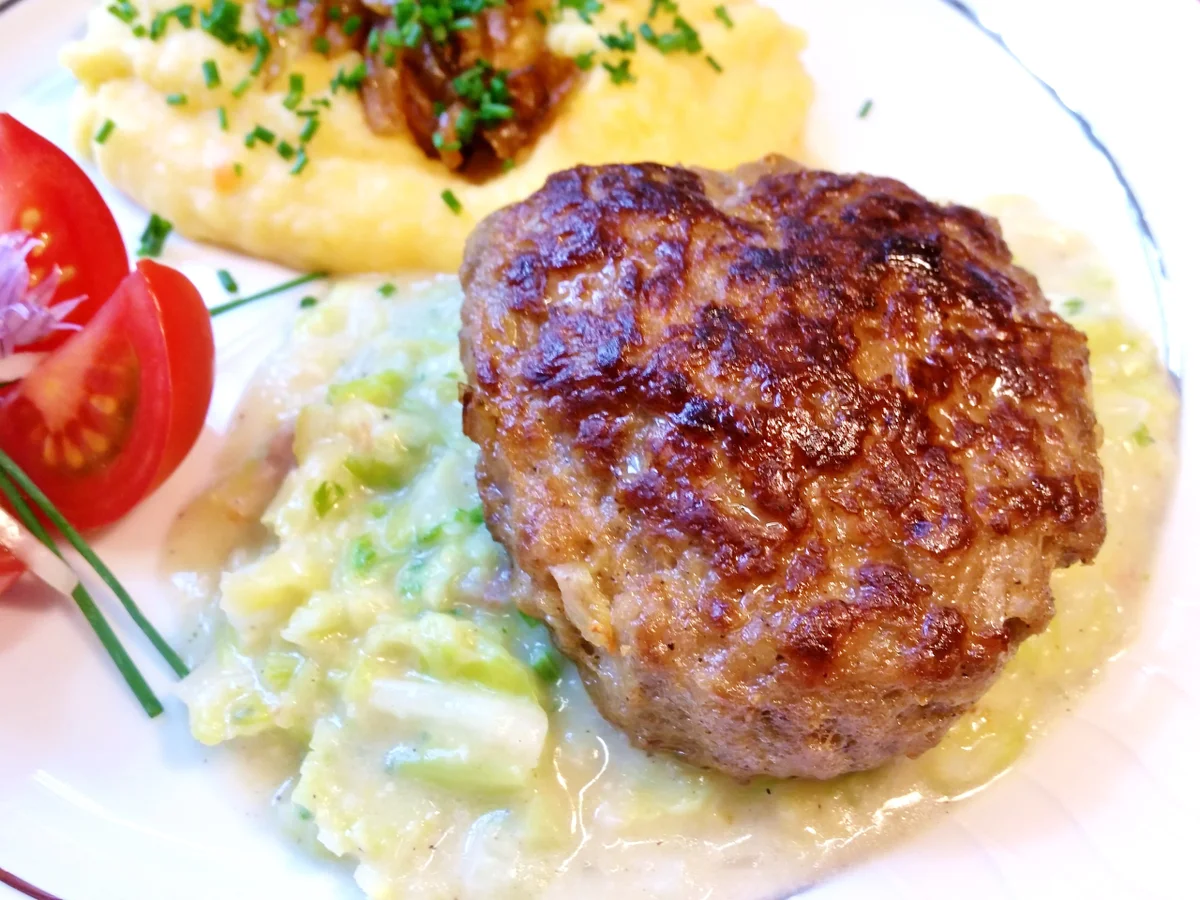 Rahmwirsing mit Frikadelle - Rezept - Bild Nr. 3545