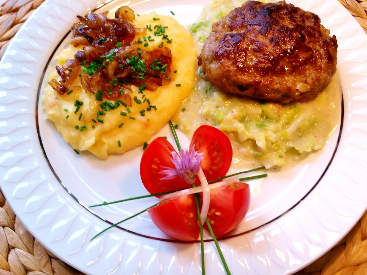 Rahmwirsing mit Frikadelle - Rezept - Bild Nr. 3547