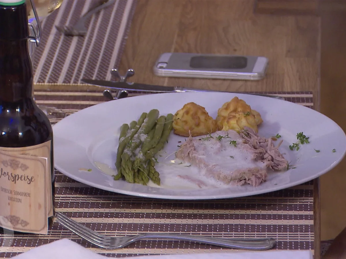Kalbstafelspitz mit Meerrettichsoße an grünem Spargel und Herzoginkartoffel - Rezept - Bild Nr. 2