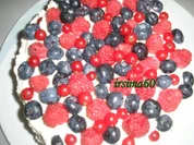 Pavlova mit Vanillesahne und Beeren - Rezept - Bild Nr. 2
