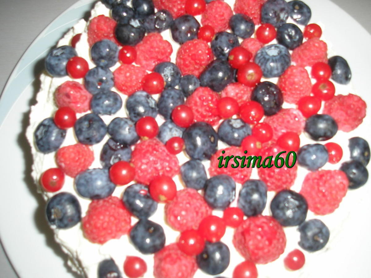 Pavlova mit Vanillesahne und Beeren - Rezept Durch irsima60