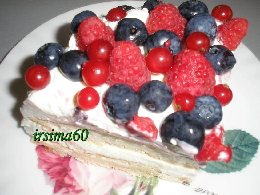 Rezept: Pavlova mit Vanillesahne und Beeren Bild Nr. 3 Pavlova mit Vanillesahne und Beeren - Rezept - Bild Nr. 3