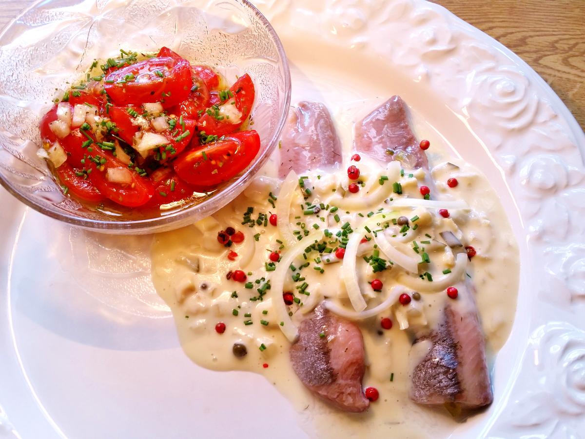 Matjesfilets mit Pellkartoffeln und Tomatensalat - Rezept - Bild Nr. 3569