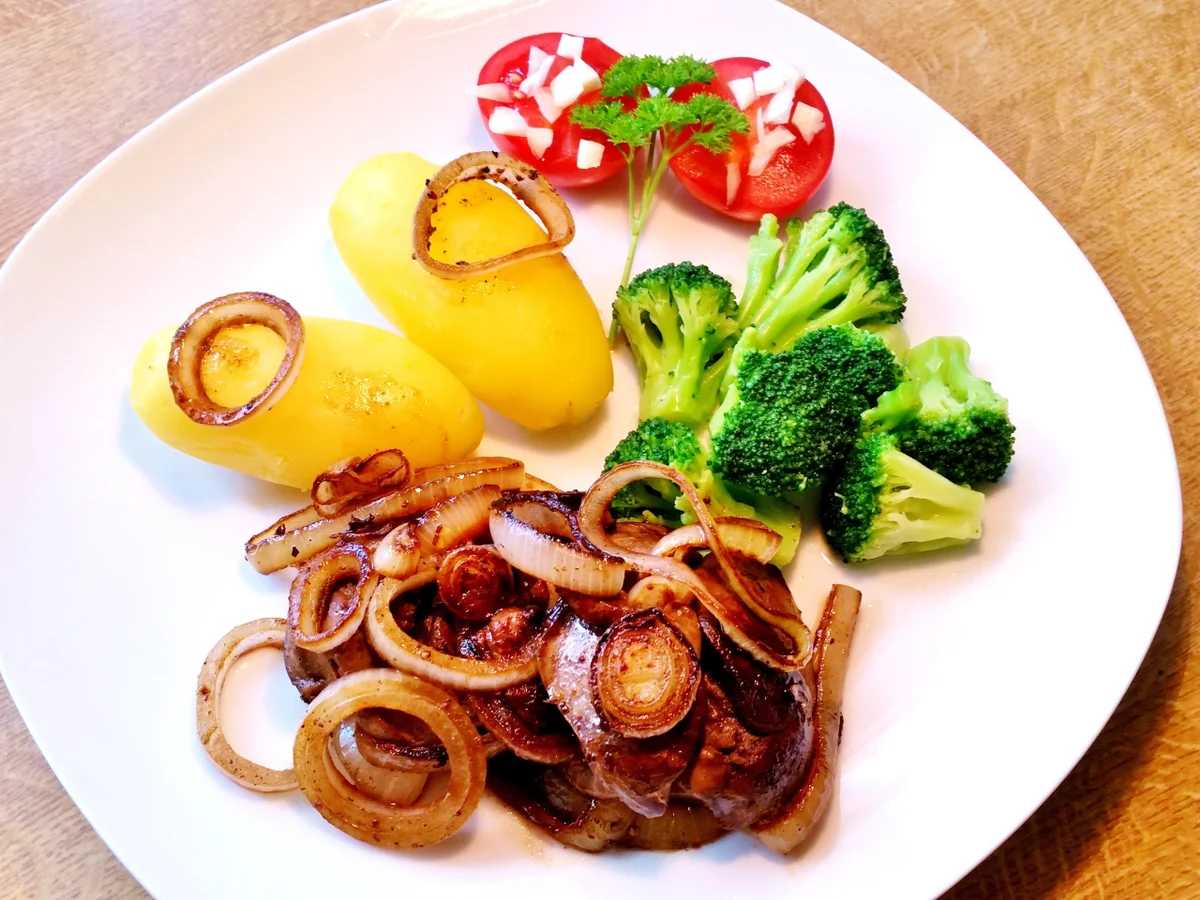 Rezept: Hühnerleber mit viel Zwiebeln und Broccoli Bild Nr. 3577 Hühnerleber mit viel Zwiebeln und Broccoli - Rezept - Bild Nr. 3577