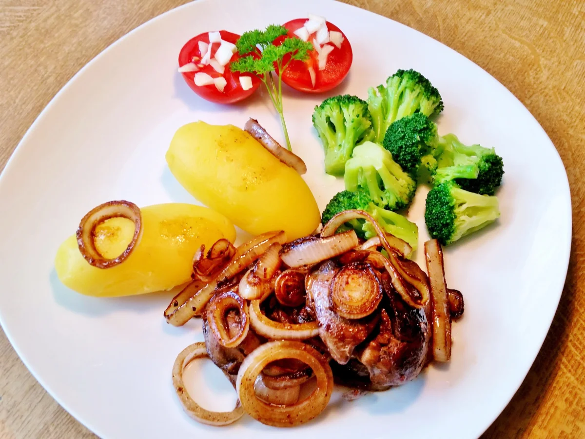 Rezept: Hühnerleber mit viel Zwiebeln und Broccoli Bild Nr. 3581 Hühnerleber mit viel Zwiebeln und Broccoli - Rezept - Bild Nr. 3581