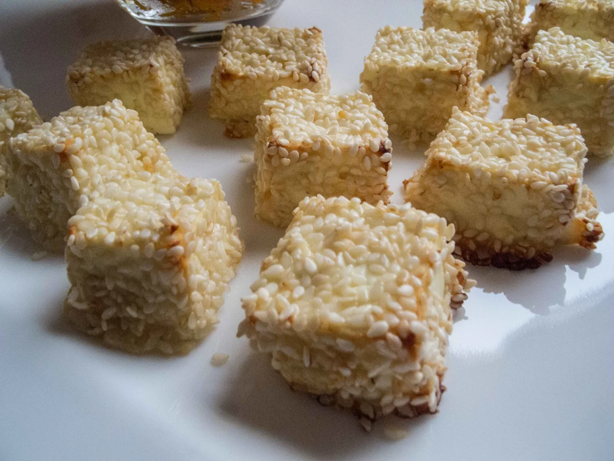 Rezept: Fetawürfel mit Sesamkruste Bild Nr. 3639 Fetawürfel mit Sesamkruste - Rezept - Bild Nr. 3639