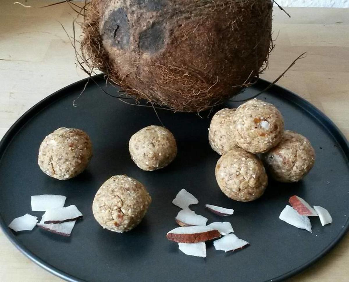 Bilder für Kokos Dattel Kugeln - Cocos Dattel Balls - Rezept