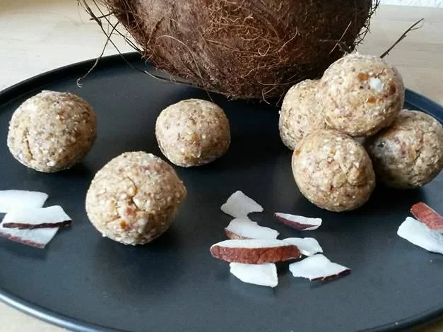 Kokos Dattel Kugeln - Cocos Dattel Balls - Rezept - Bild Nr. 3580