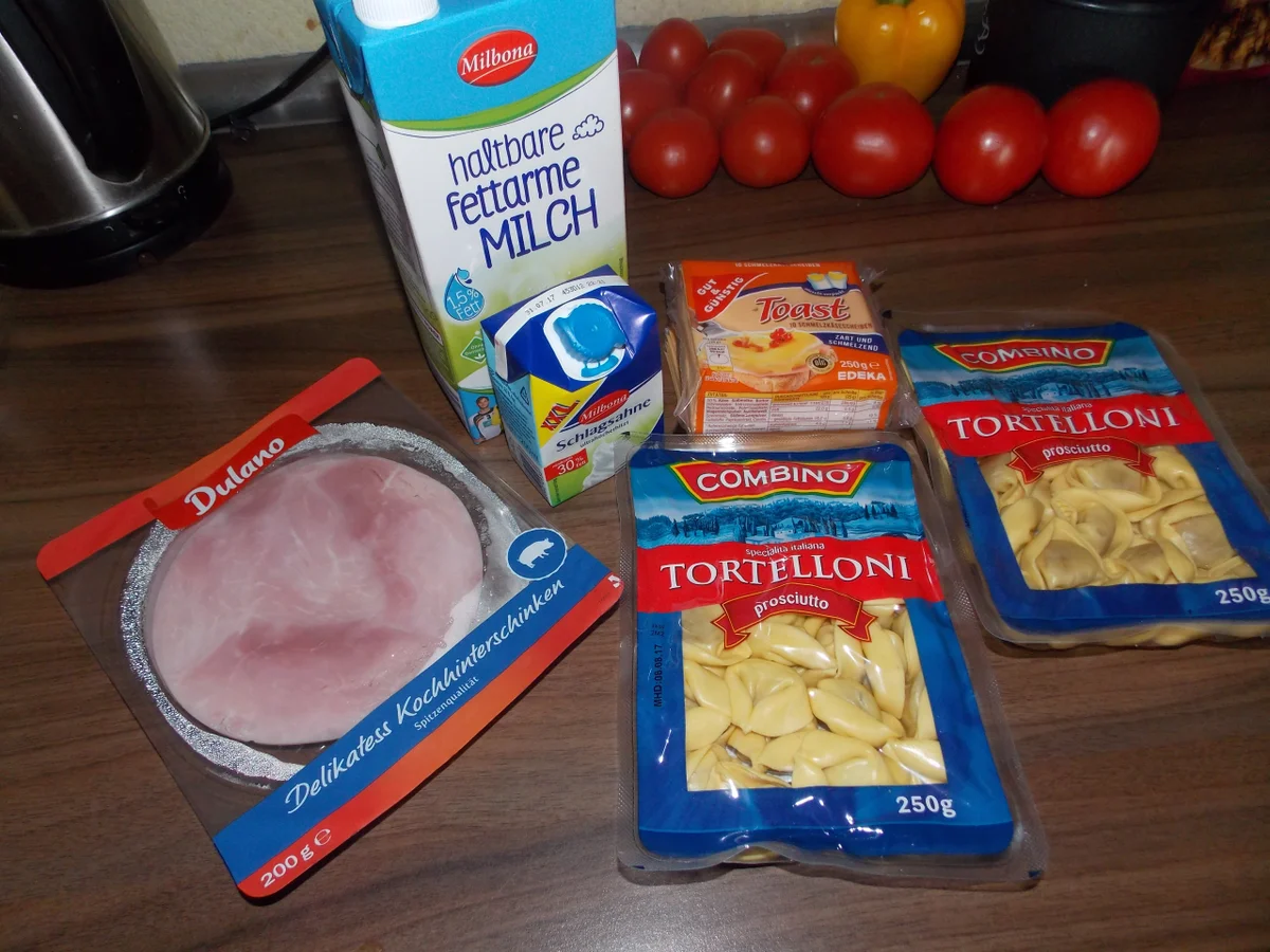 Rezept: Tortelloniauflauf mit Käse-Sahne Soße Bild Nr. 3579 Tortelloniauflauf mit Käse-Sahne Soße - Rezept - Bild Nr. 3579