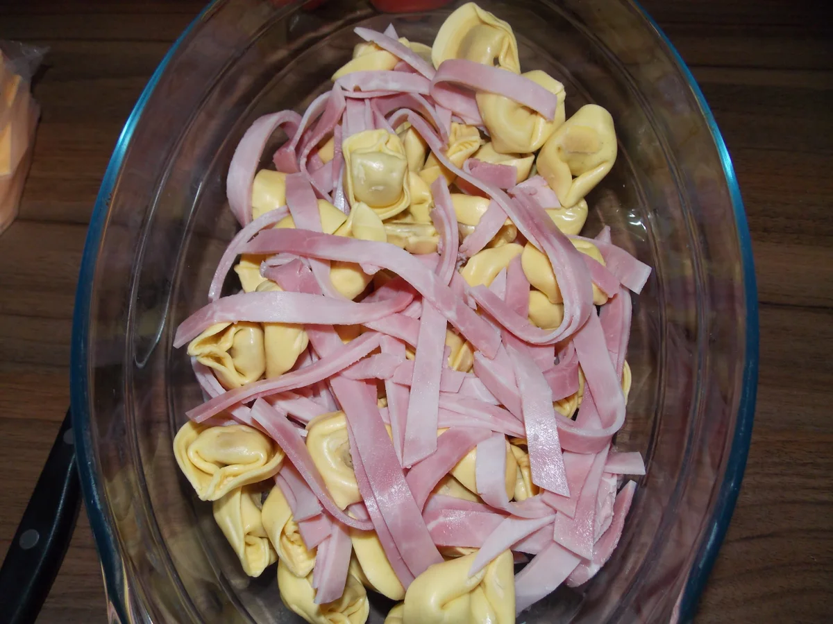 Rezept: Tortelloniauflauf mit Käse-Sahne Soße Bild Nr. 3580 Tortelloniauflauf mit Käse-Sahne Soße - Rezept - Bild Nr. 3580