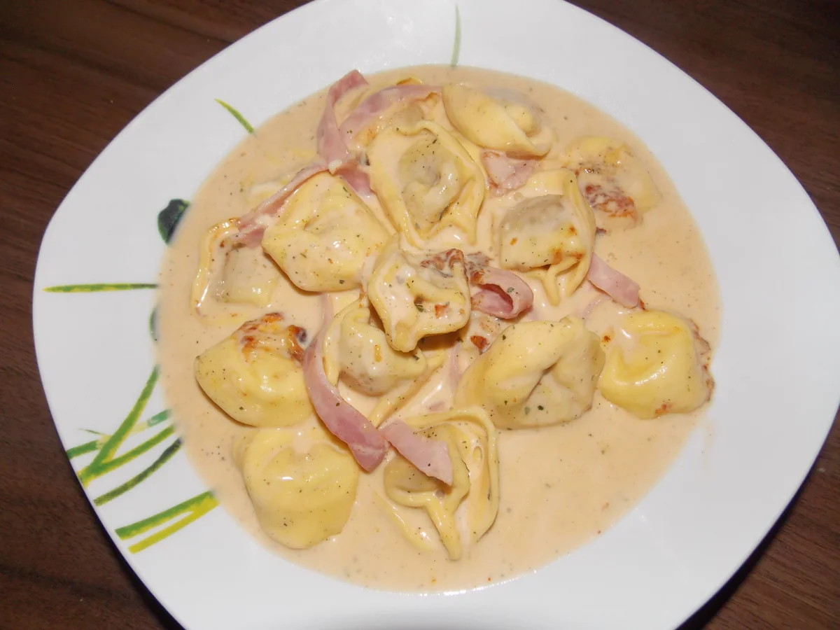 Rezept: Tortelloniauflauf mit Käse-Sahne Soße Bild Nr. 3584 Tortelloniauflauf mit Käse-Sahne Soße - Rezept - Bild Nr. 3584