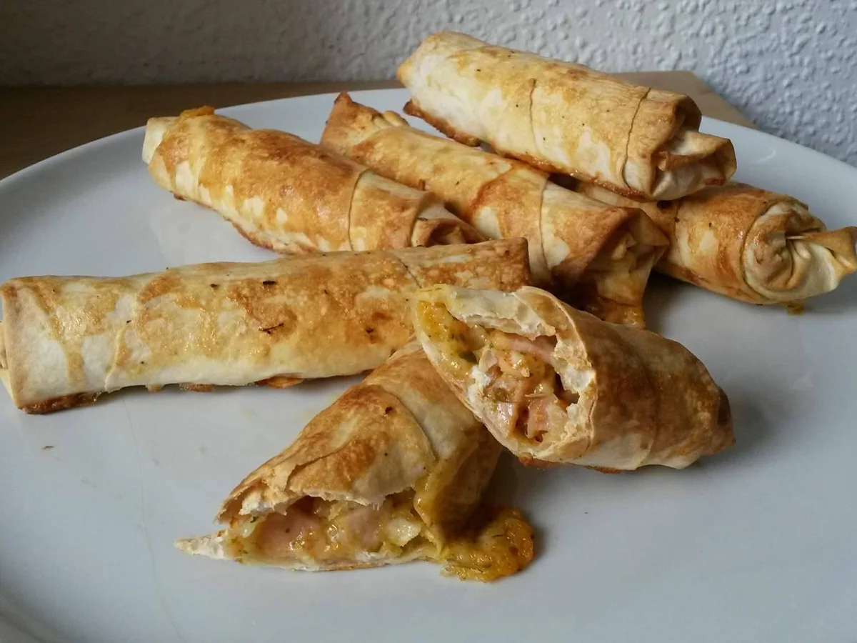 Zigarren Börek mit Hähnchen - Käse / Spinat / Hackfüllung / Gemüse - Rezept - Bild Nr. 3579