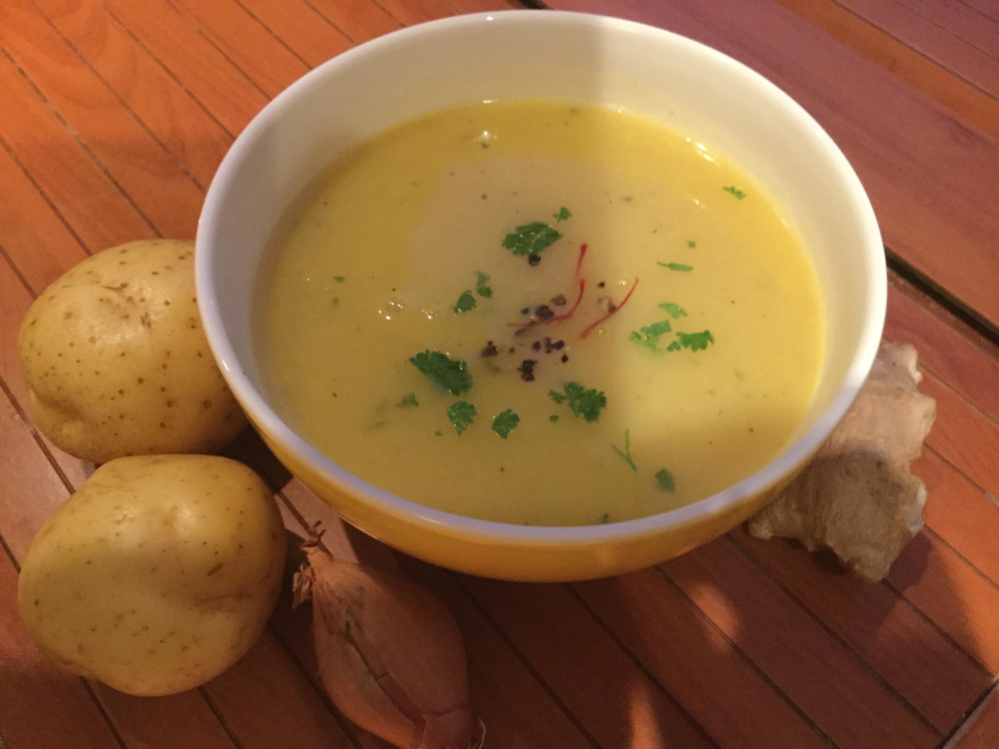 Bilder für Kartoffelsuppe mit Curry, Ingwer und Safran - Rezept