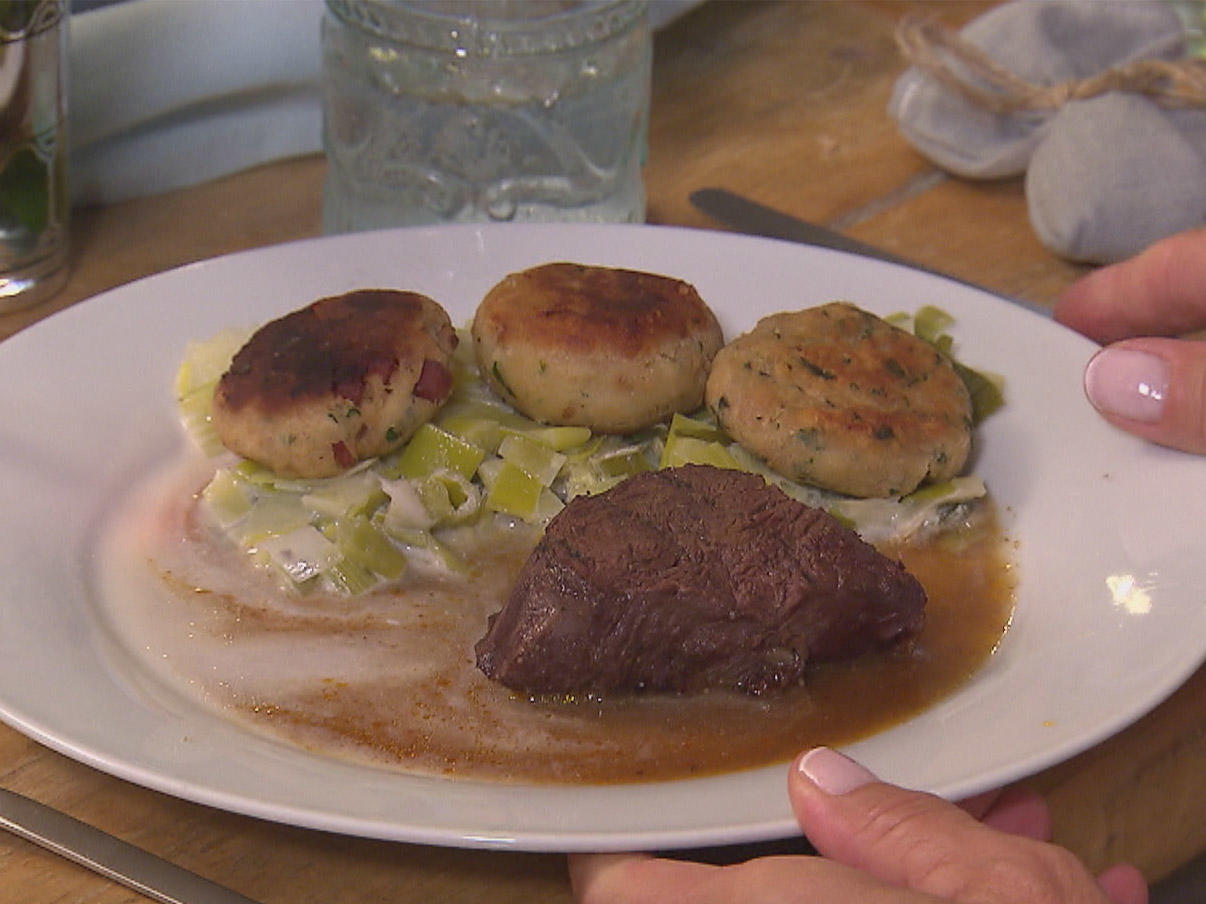 Bilder für Simmentaler Rinderfilet mit dreierlei Pressknödel und Lauchgemüse - Rezept