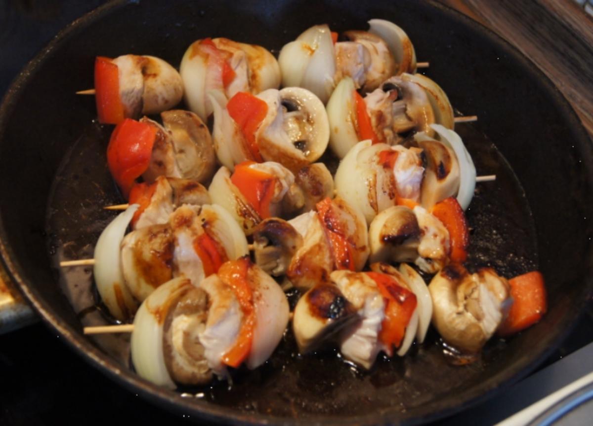 Putenfleisch-Gemüse-Spieße mit pikanter Sauce - Rezept - Bild Nr. 8